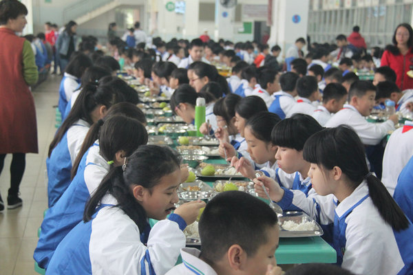 委员提议，家长参与校园餐监督，共筑校园食品安全防线