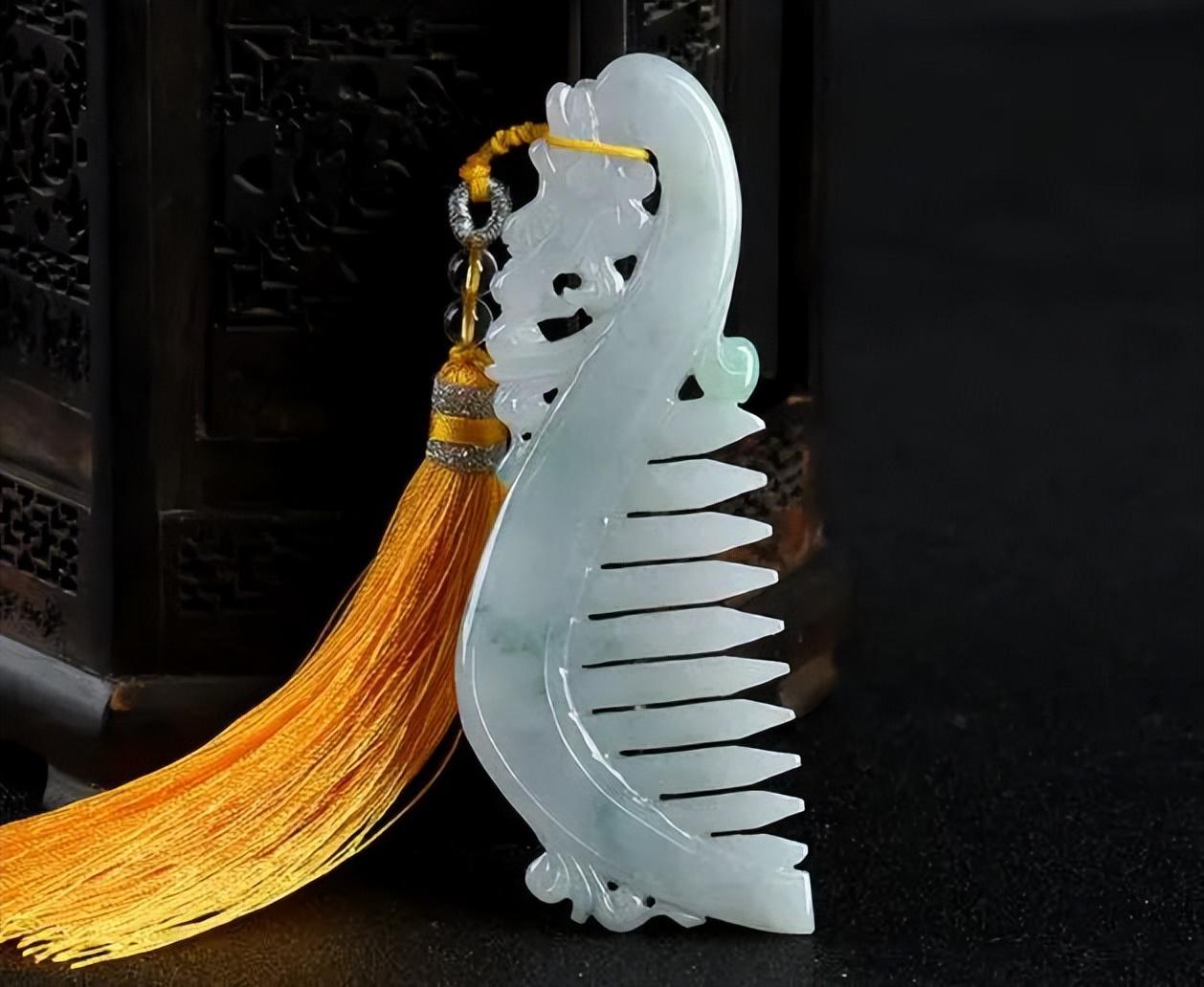 经常梳头能预防白发，揭秘梳子的神奇力量