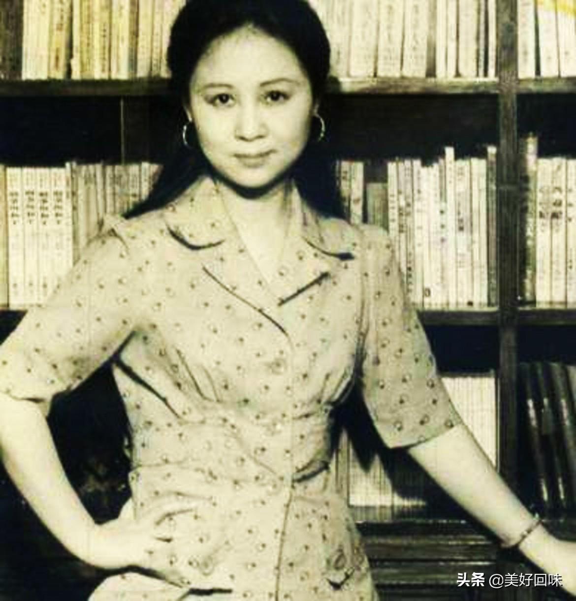 学生上课玩手机被老师扔出窗外，一场关于纪律与教育的思考