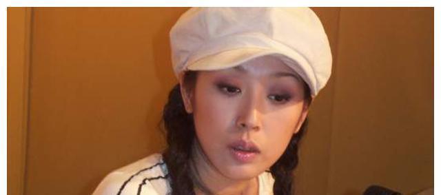 男子向机上女友求婚 成功后飞机坠毁这是一个非常悲惨和令人震惊的事件。如果这个故事是真实的，那么这是一起非常不幸的事故。在这种情况下，我们应该尊重遇难者的家人和朋友的感受，避免传播未经证实的消息或谣言。
