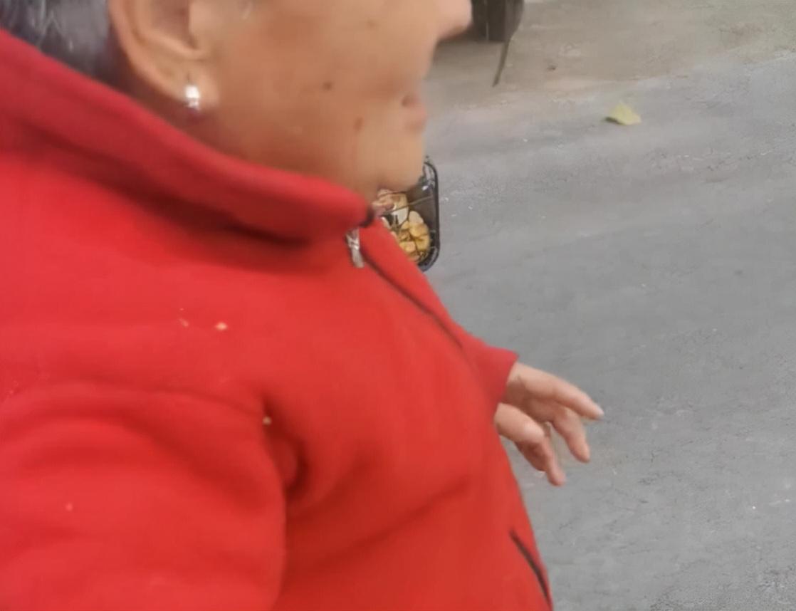 小伙摔跤了听到这个消息，我真的很关心这个小伙的状况。如果他摔跤后受伤了，他需要立即寻求医疗帮助。如果伤势不严重，他需要好好休息，避免过度活动和剧烈运动，以免加重伤势。同时，他需要保持积极的心态，尽快恢复健康。