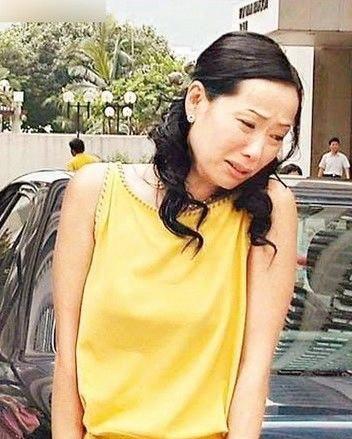 叶童被粉丝拽下车