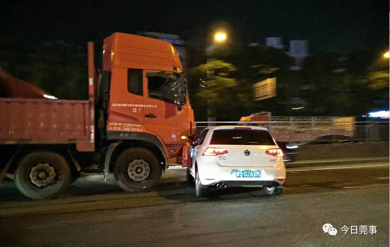 前方货车变道 后方车辆突然加速撞上怎么办