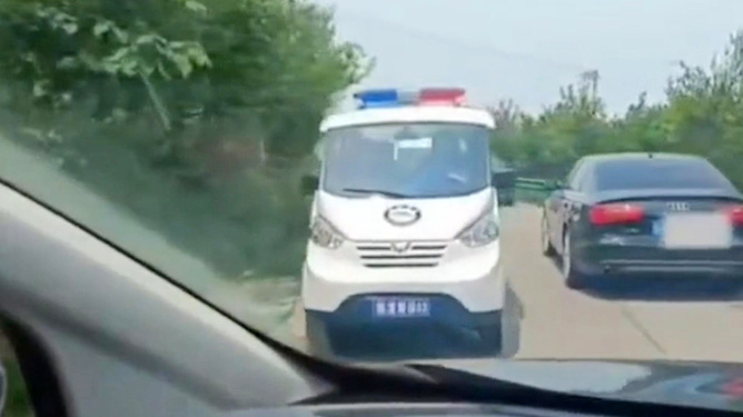 警方回应温州一公务车遮挡车牌