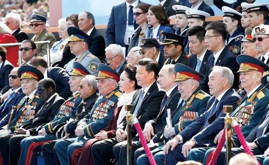 红场阅兵坐在习主席身旁的他是谁