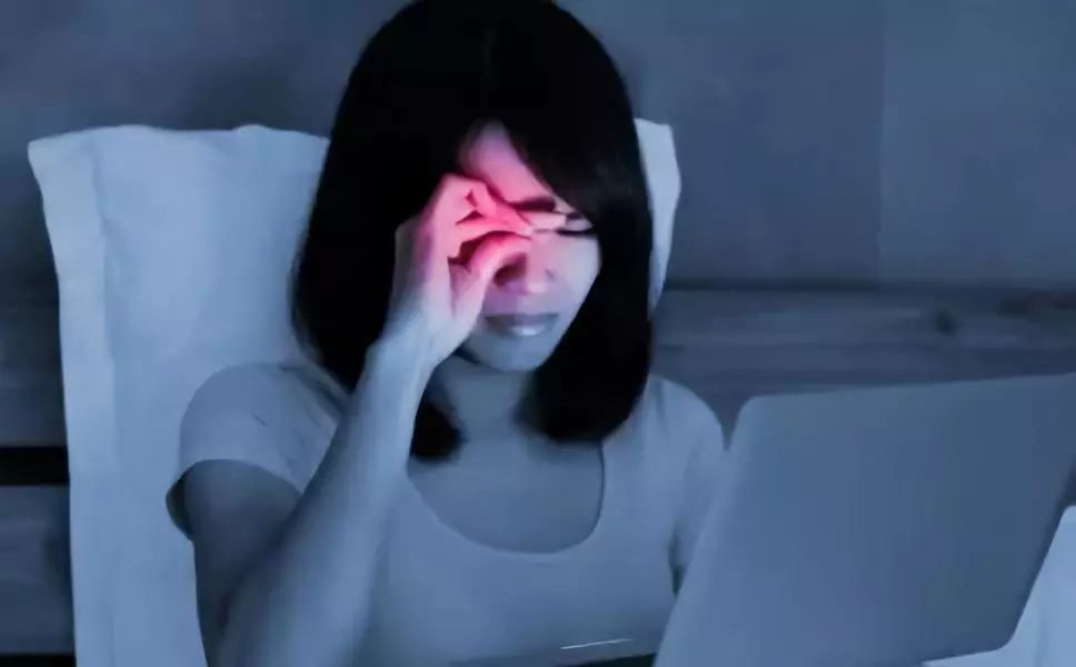 警钟长鸣，29岁女生因熬夜与压力引发的闭经反思