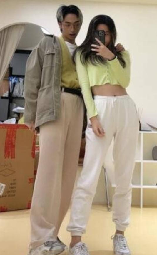 伊能静穿抹胸裙拍广告造型臃肿，岁月美人依旧魅力无限