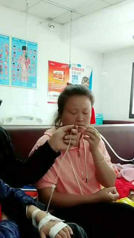 小姑娘点滴相伴，坚毅送考情暖舅舅心