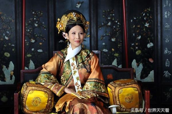 周杰伦患强直性脊柱炎，近照弯腰驼背，病魔背后的音乐传奇