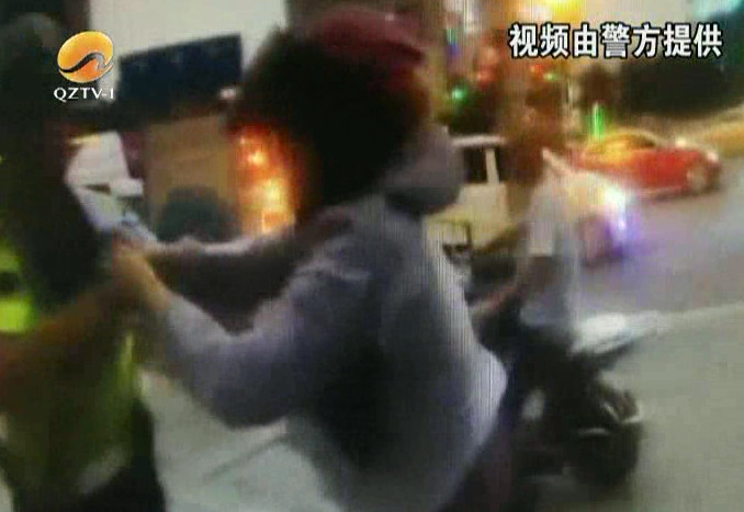 制止乱喊乱叫遭群殴，秩序与理智的呼唤